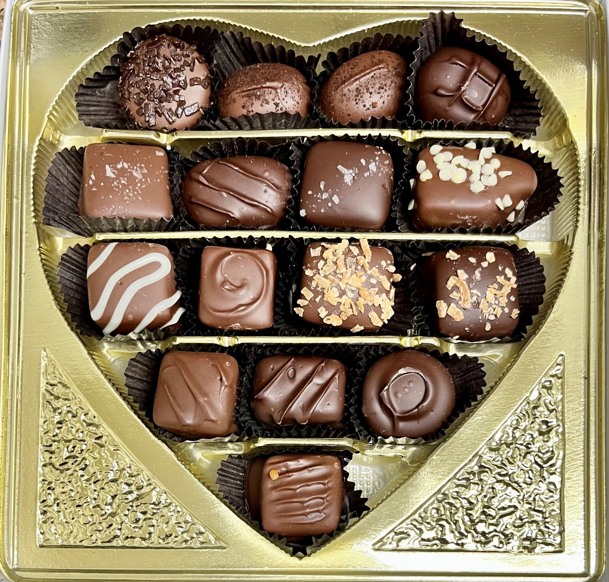 16 PIECE HEART TRAY OF CHOCOLATES